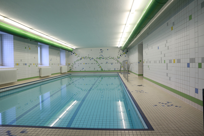 Schwimmhalle